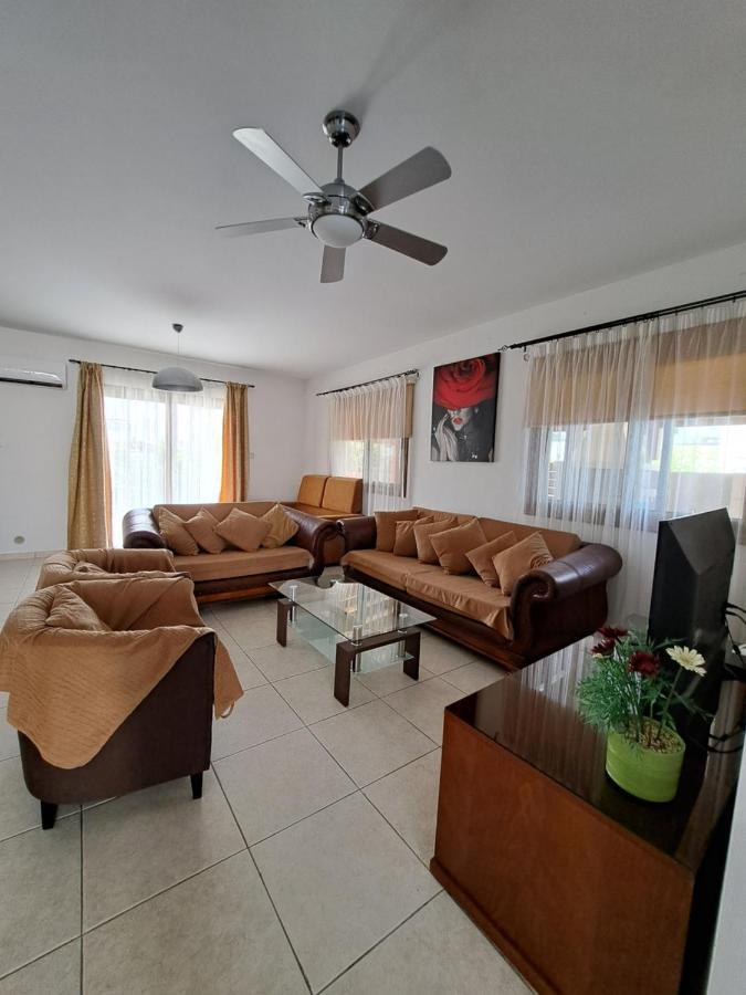 Villa Rina Paphos Esterno foto