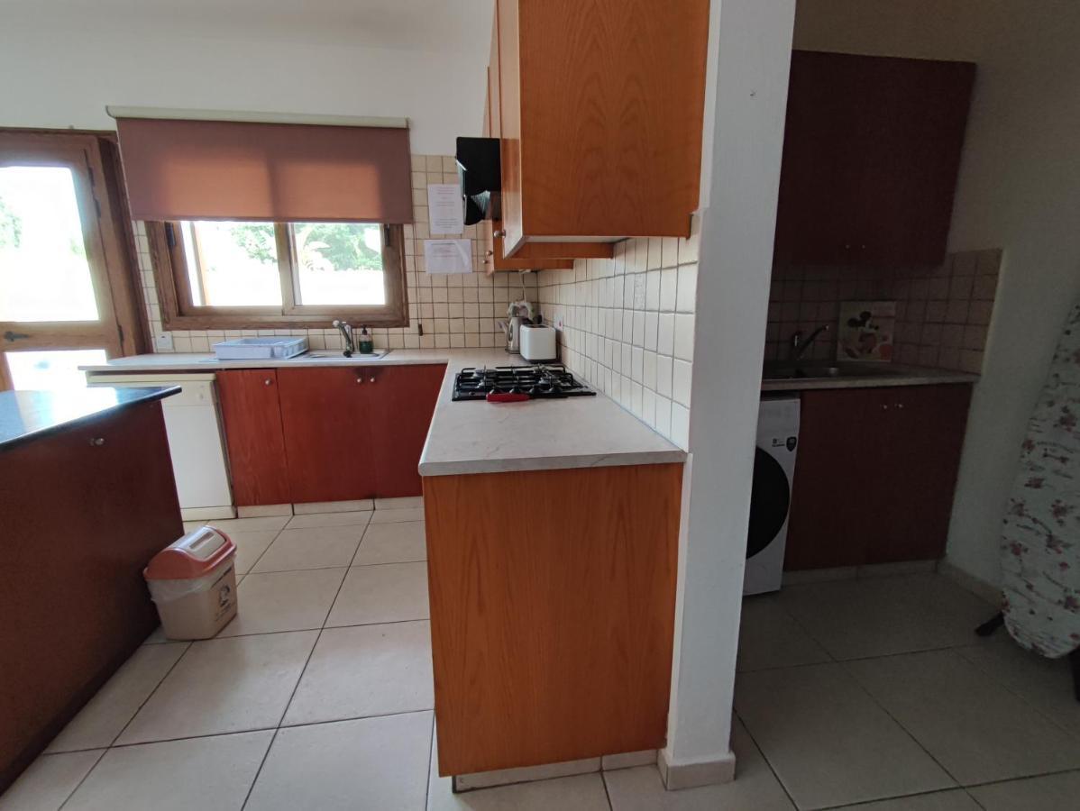 Villa Rina Paphos Esterno foto