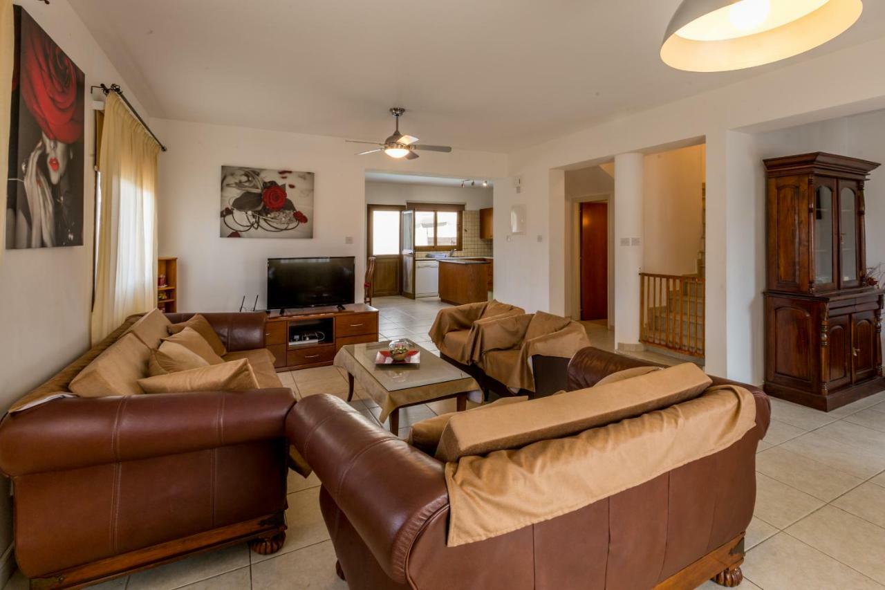 Villa Rina Paphos Esterno foto