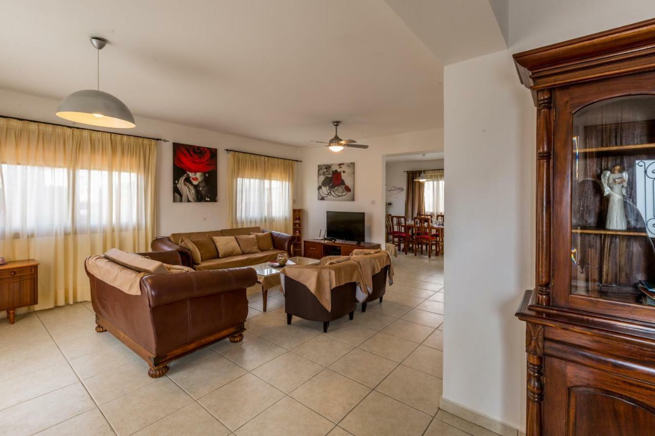 Villa Rina Paphos Esterno foto
