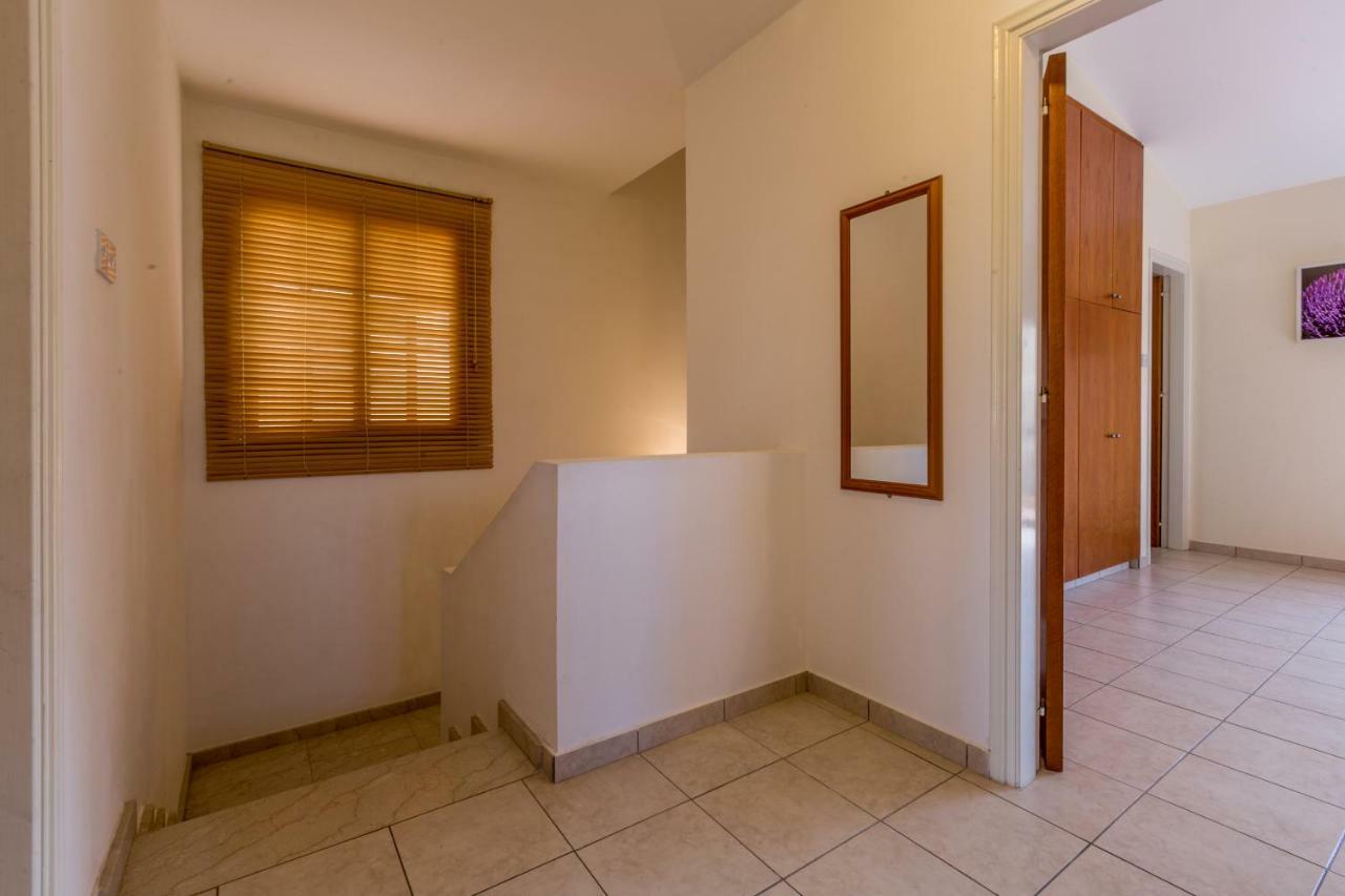 Villa Rina Paphos Esterno foto