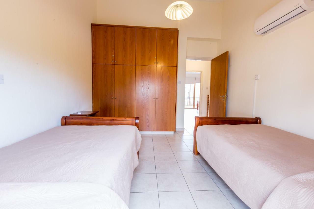 Villa Rina Paphos Esterno foto