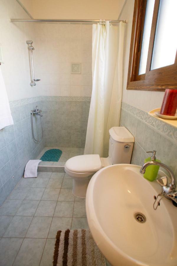 Villa Rina Paphos Esterno foto