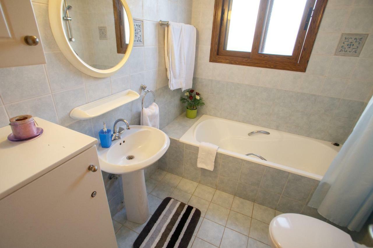 Villa Rina Paphos Esterno foto